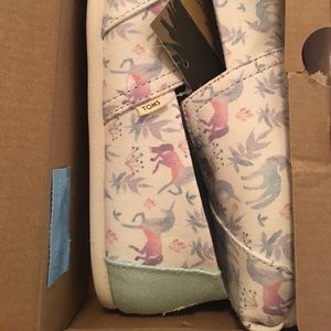 TOMS classic rainbow unicorn